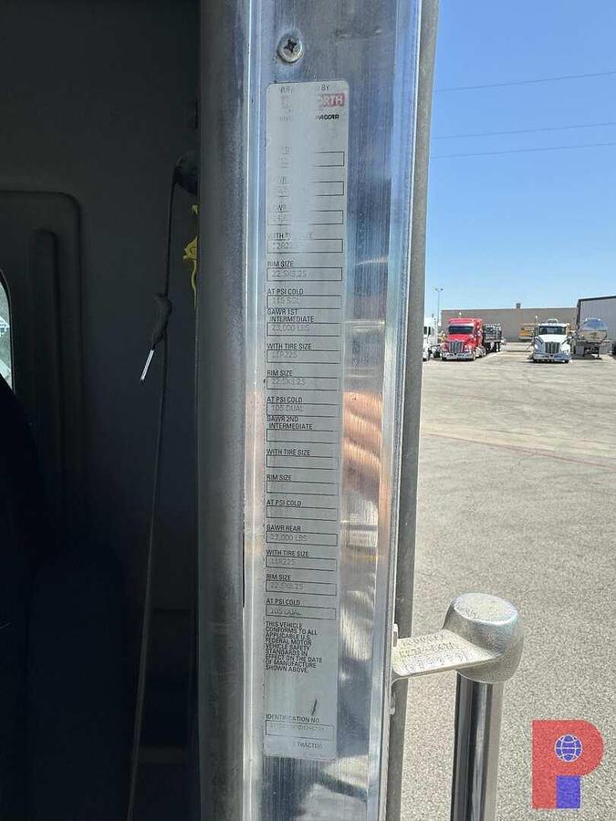 Used 2013 KENWORTH T800 T/A DAYCAB TRUCK TRACTOR