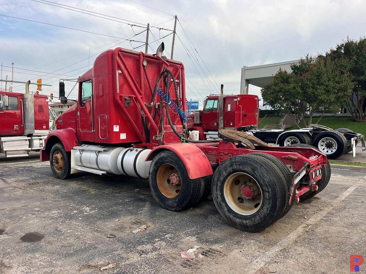 Used 2009 KENWORTH T800 T/A 36” SLEEPER TRUCK