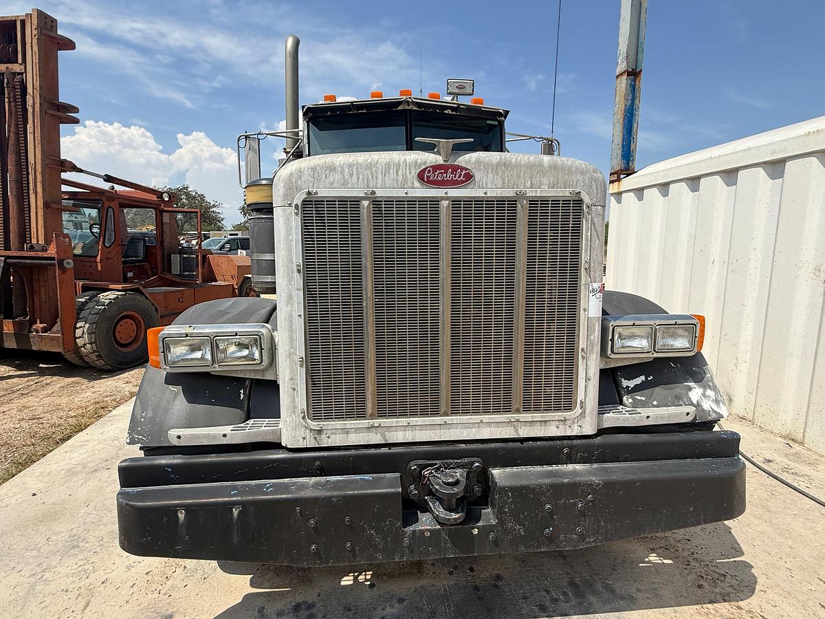 Used 2002 PETERBILT 379 T/A 36” SLEEPER TRUCK W/ VAC PUMP