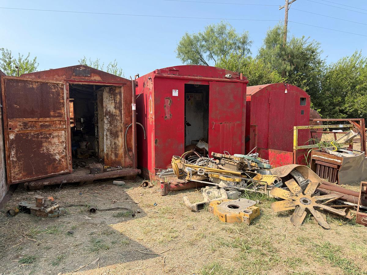 Used (3) STEEL DOGHOUSES W/ CONTENTS (SEE DESCRIPTION)