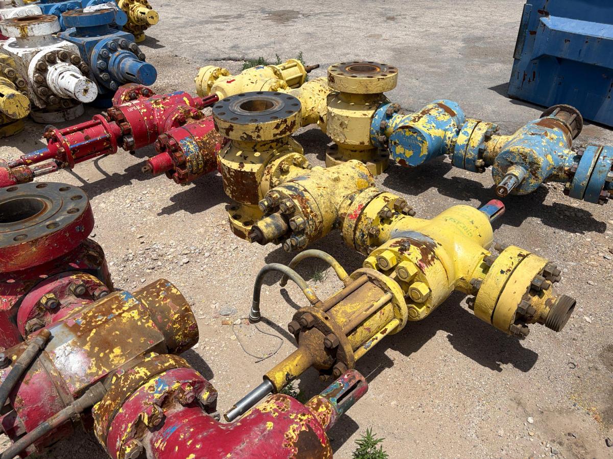 Used 7-1/16” x 4” fluid cross w/ (4) 4” 10k gate valves