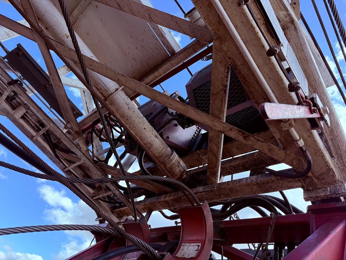 Used 2004 CROWN CE550 DD 104’-250K 5-AXLE WELL SEEVICE WORKOVER RIG