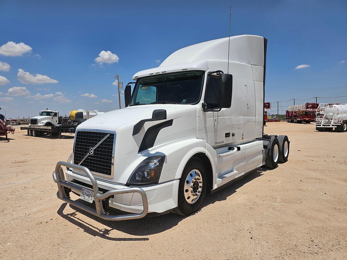 Used 2017 Volvo T/A Sleeper Haul Truck