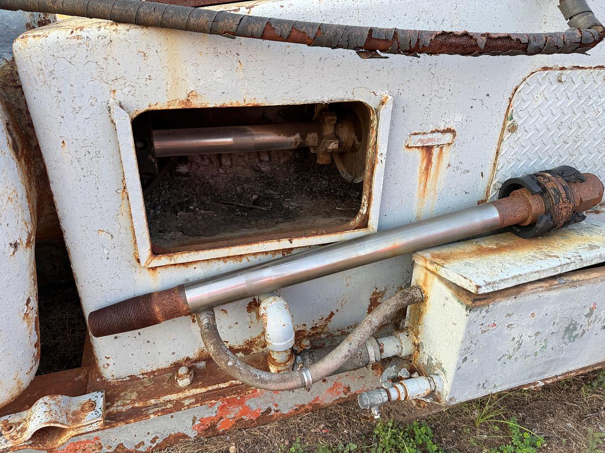 Used CONTINENTAL EMSCO D-700 DUPLEX MUD PUMP P/B CAT D353