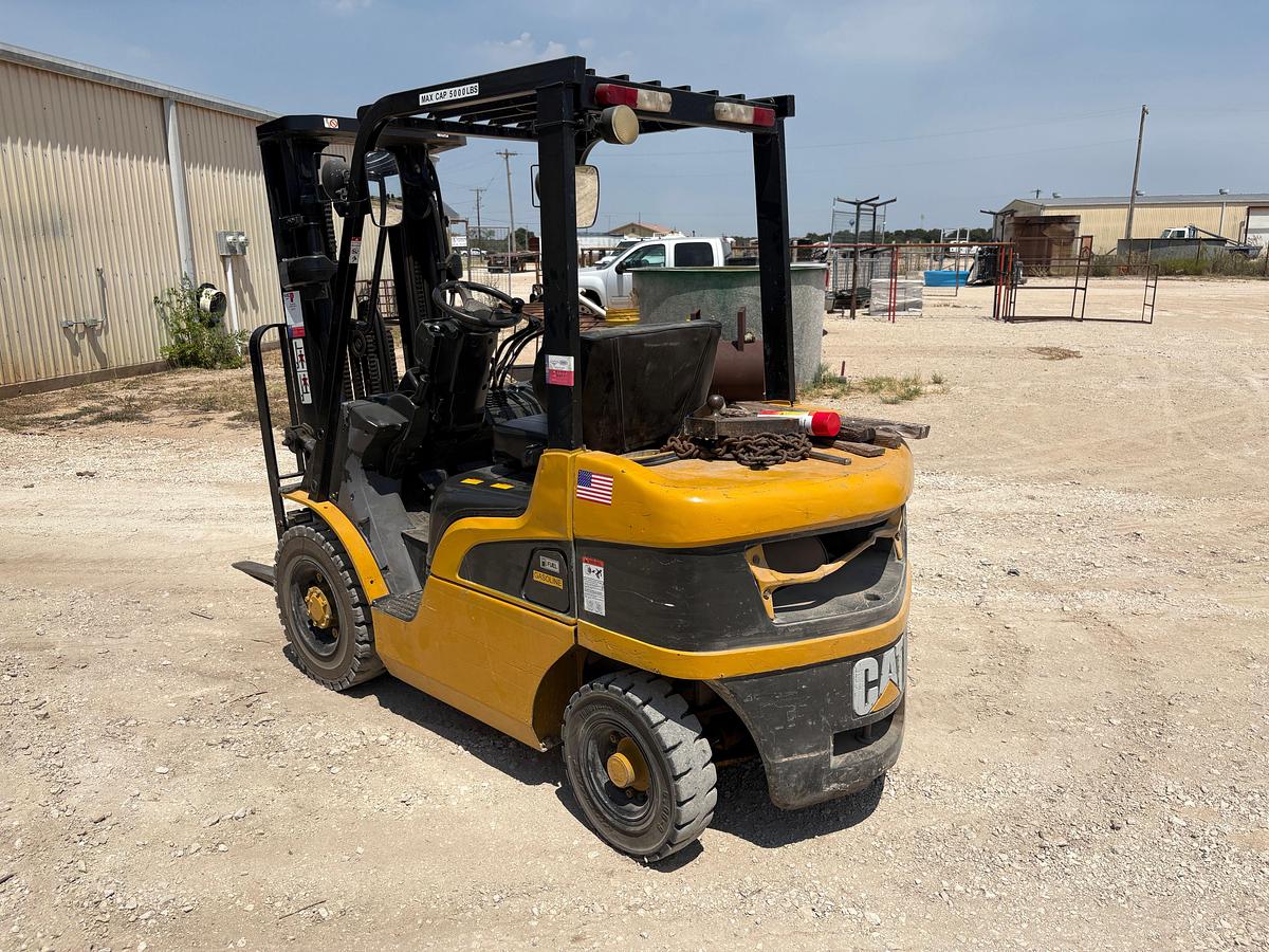 Used 2005 Caterpillar P5000 5,000lbs forklift