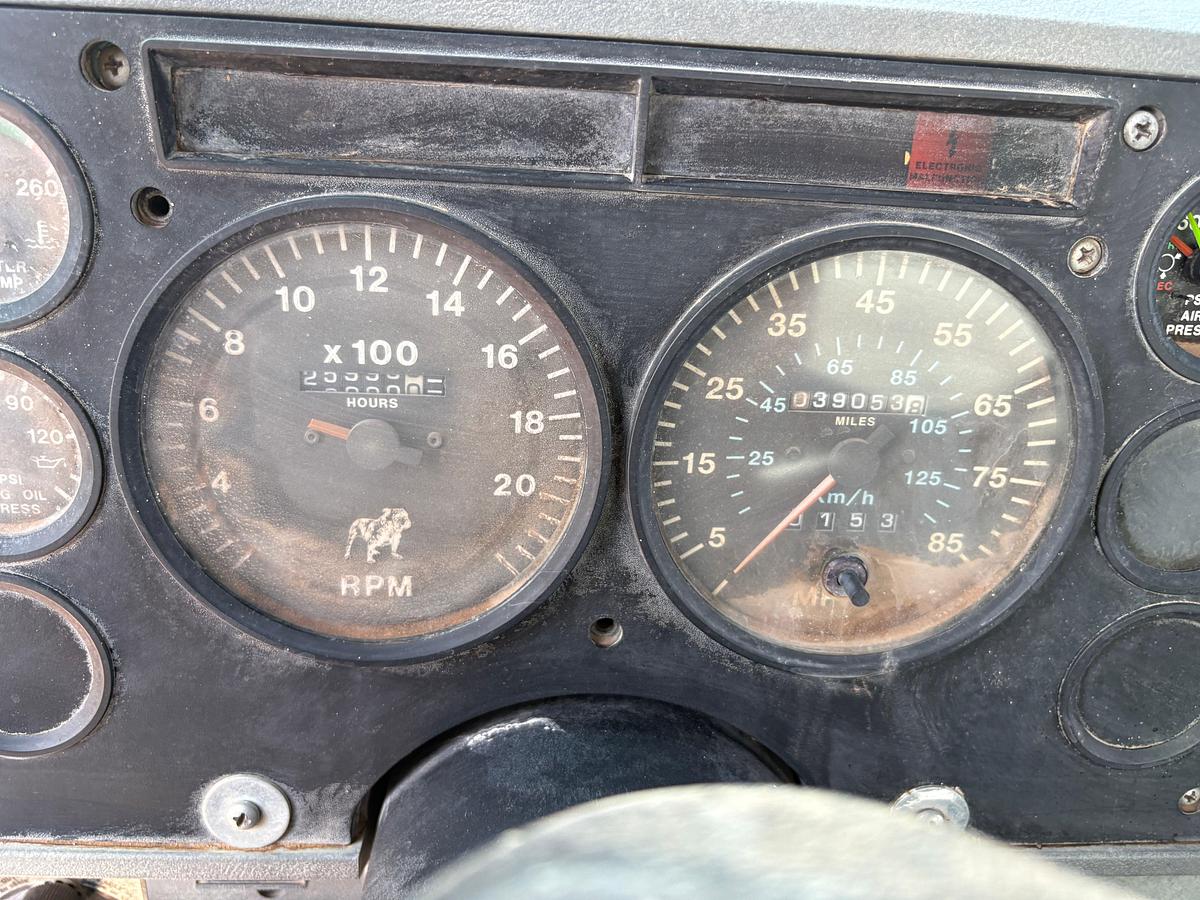 Used 1993 MACK CH613 T/A DAYCAB WATER TRUCK
