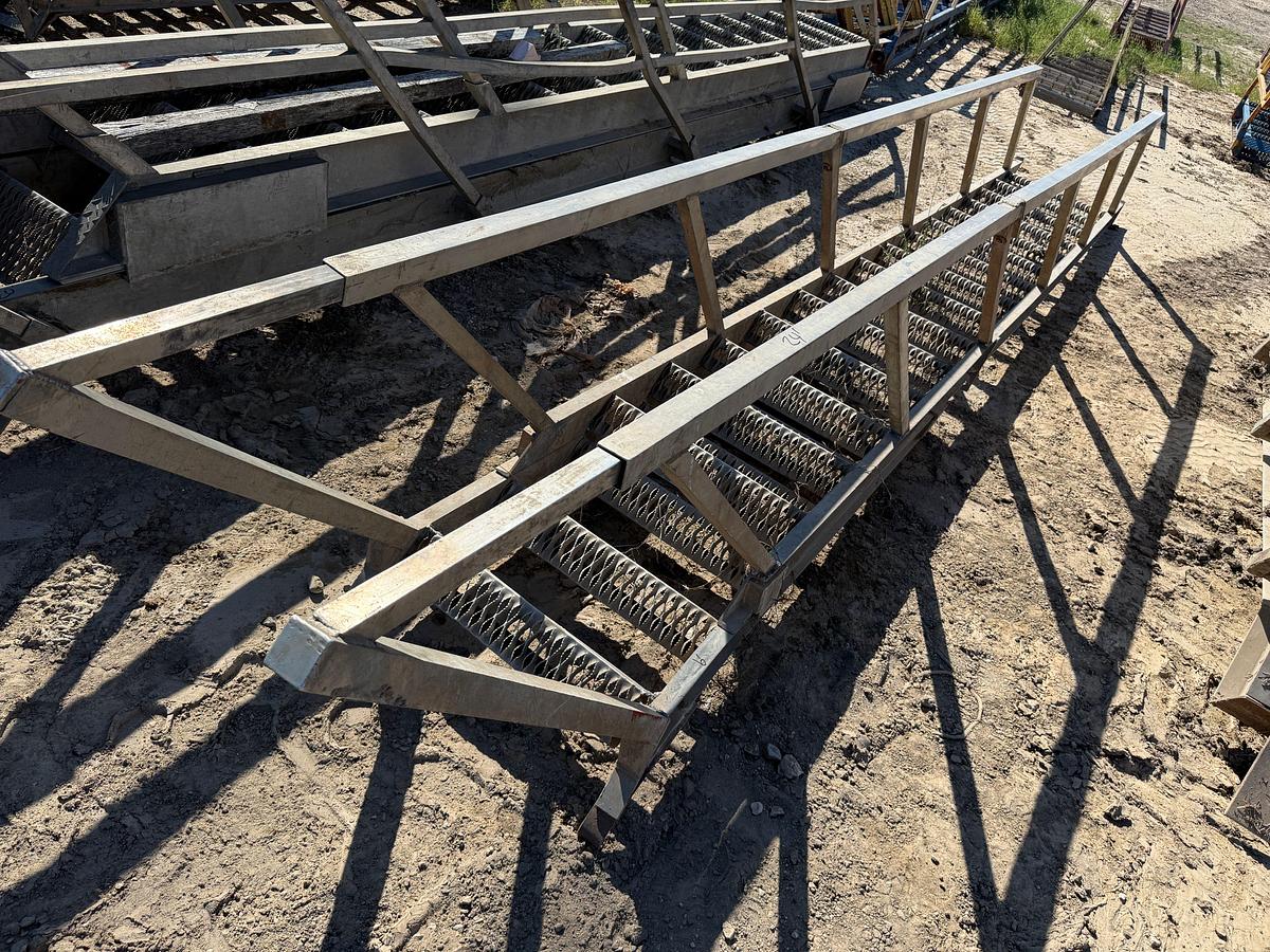 Used 24’ EXTENDABLE ALUMINUM RIG LADDER