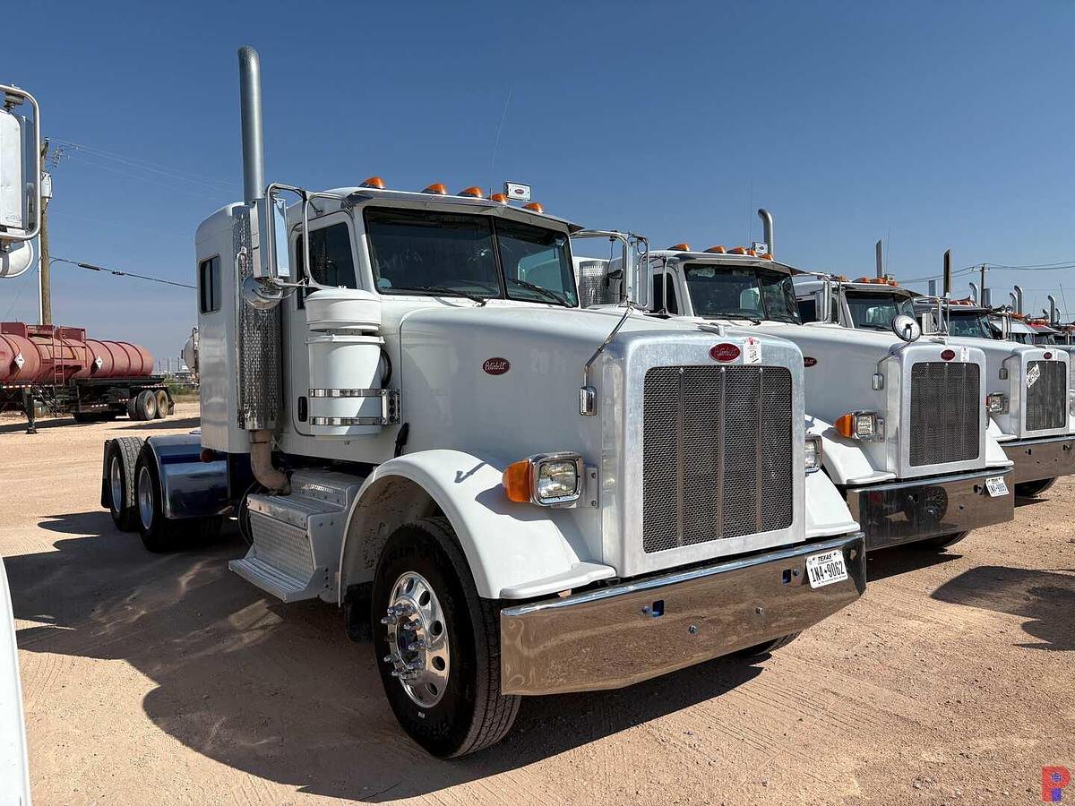 Used 2012 PETERBILT 367 T/A 36” SLEEPER TRUCK