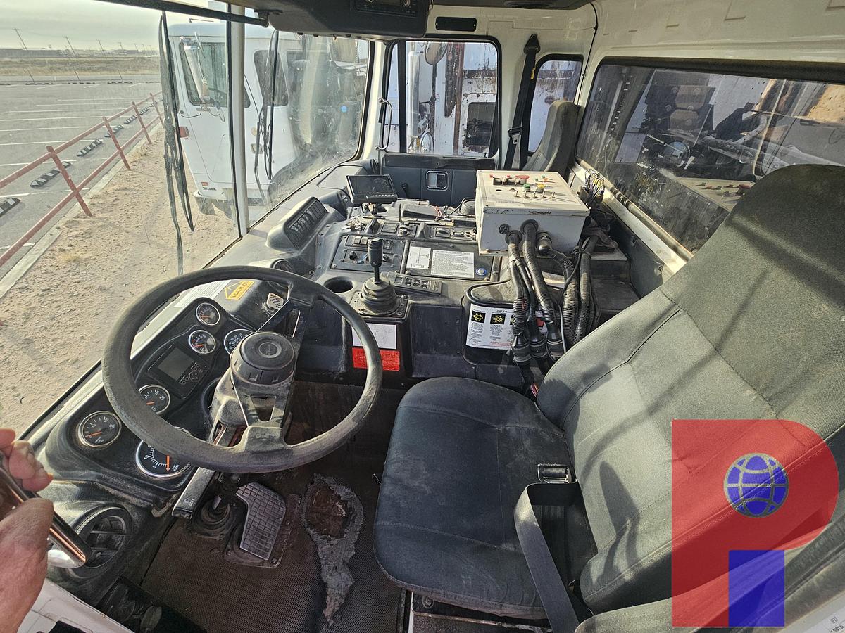 Used 2014 AUTOCAR XPEDITOR T/A 29YD CAB OVER TRASH TRUCK