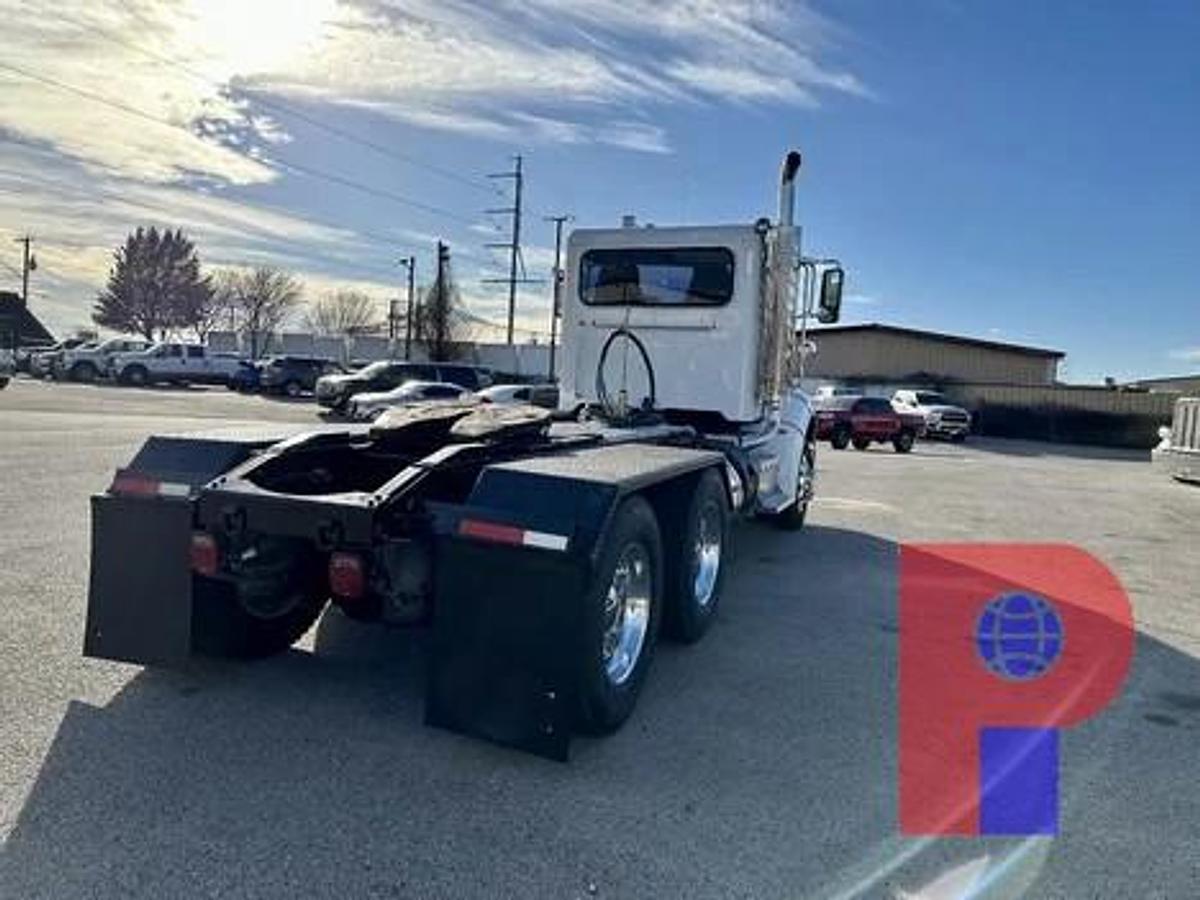 Used 2013 PETERBILT 384 T/A DAY CAB TRUCK TRACTOR