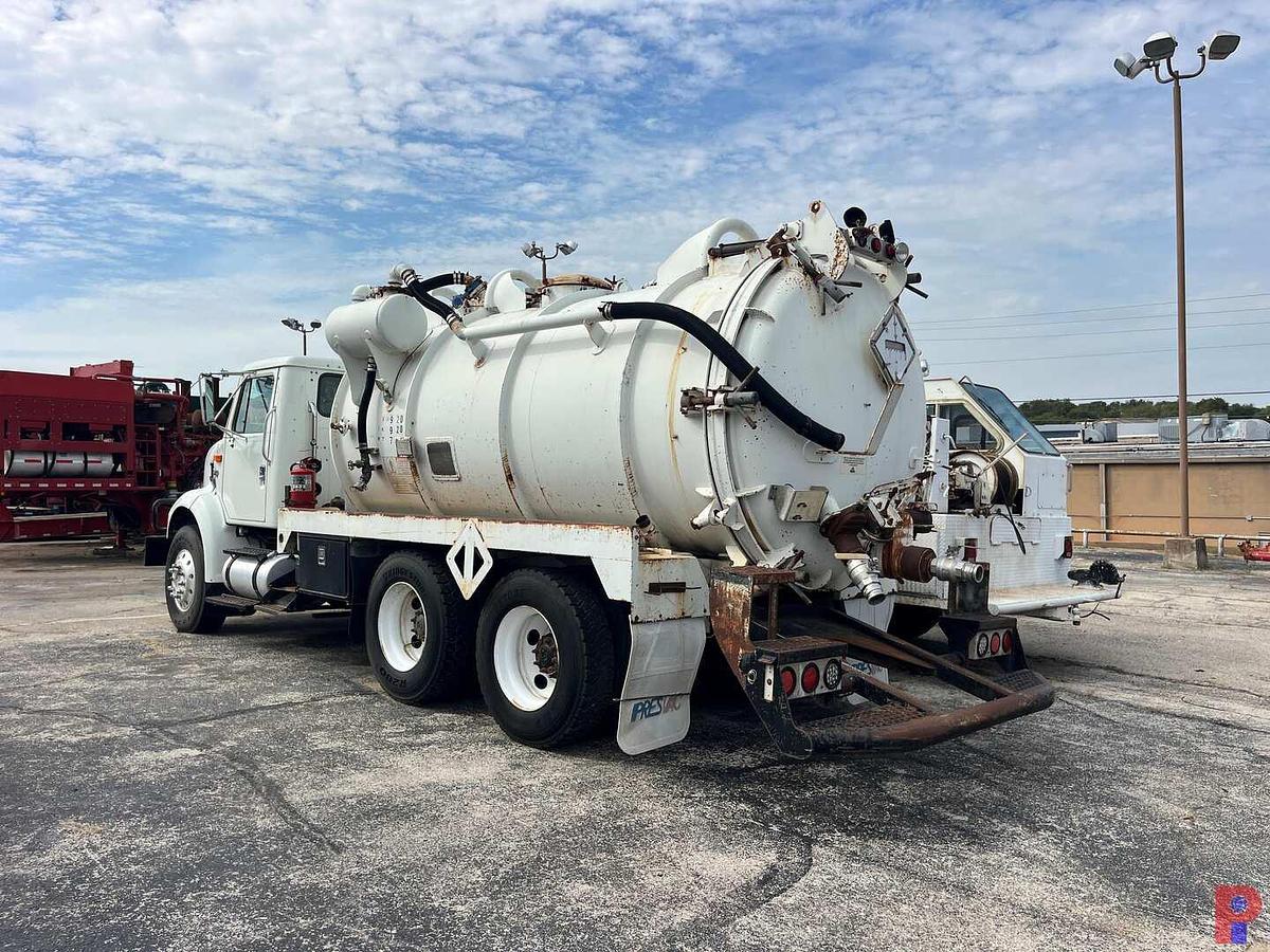 Used 1998 INTERNATIONAL 8100 T/A 70 BBL VACUUM TRUCK