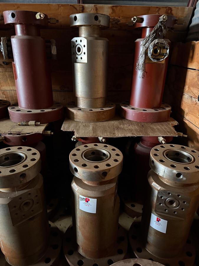 Used (4 x $) UNUSED 11" x 7-1/16" X 2-1/16" 5M TUBING HEAD SPOOLS