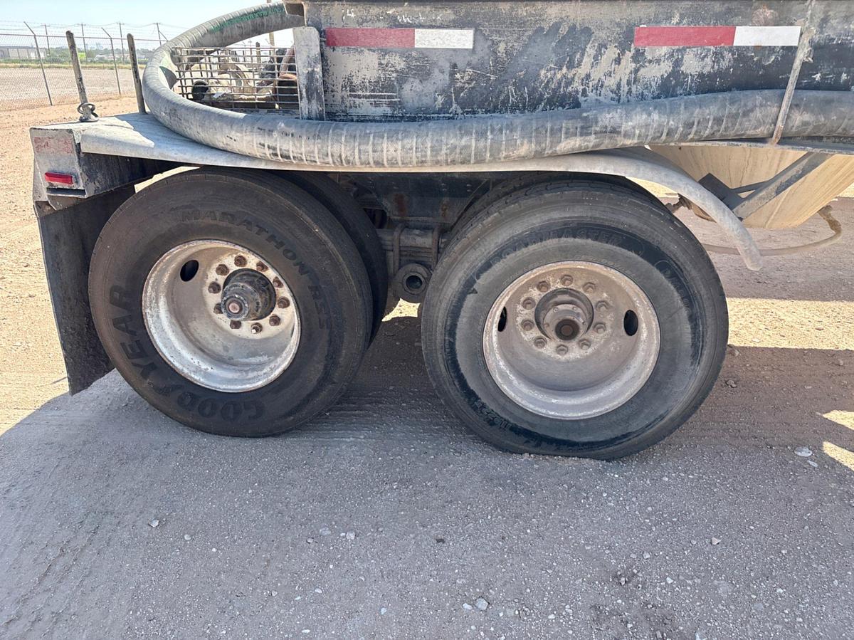 Used 1980 HALL 2-POD T/A DRY BULK TANK TRAILER