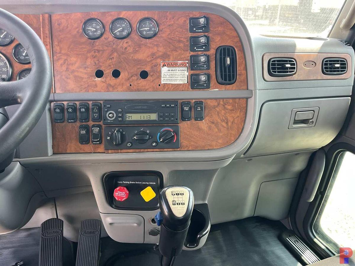 Used 2006 PETERBILT 378 T/A 36” SLEEPER TRUCK