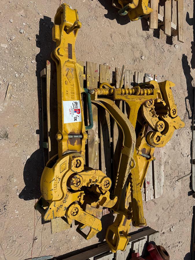 Used (2 X $) AOT TYPE C MANUAL TONGS