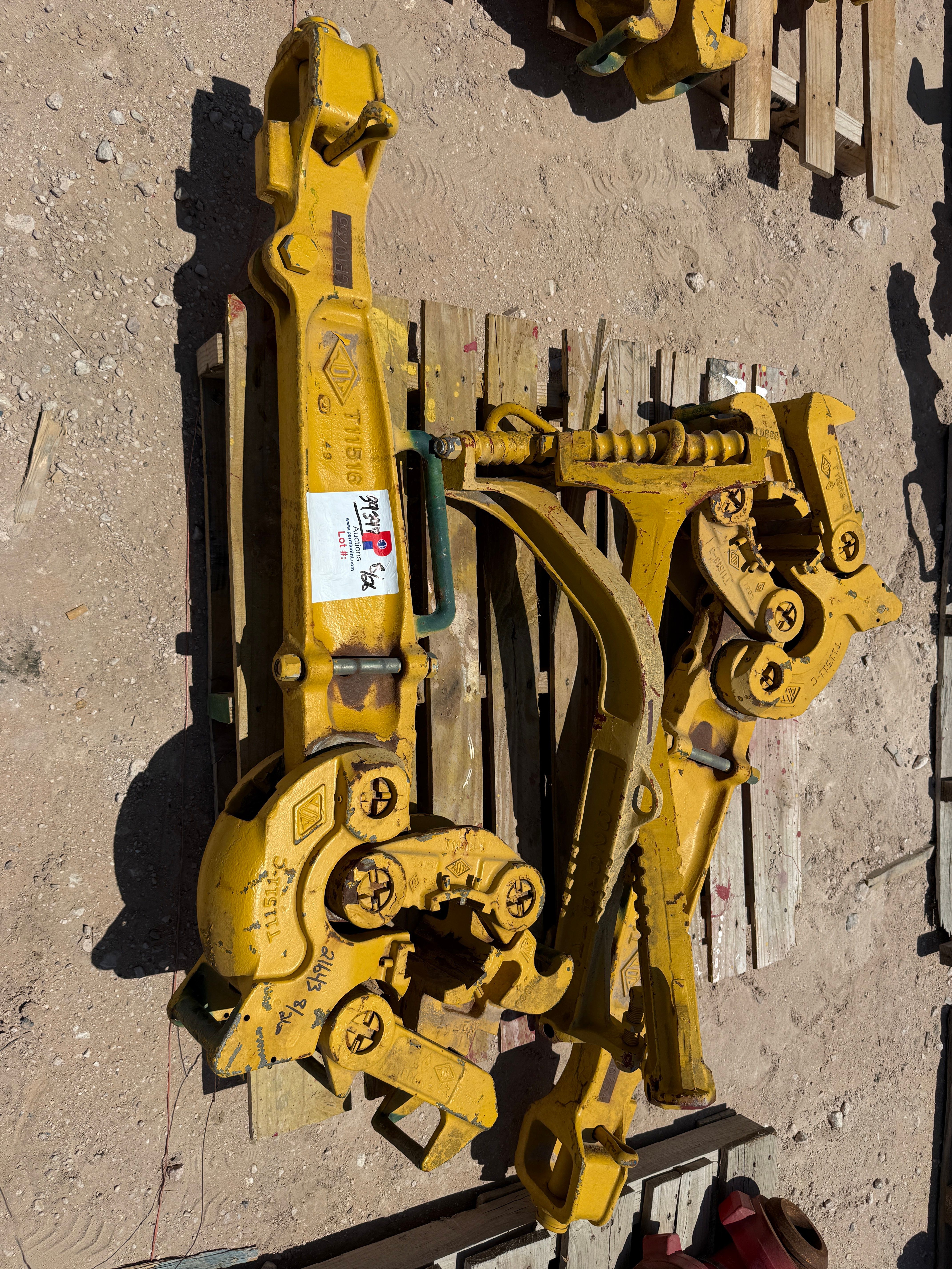Used (2 X $) AOT TYPE C MANUAL TONGS