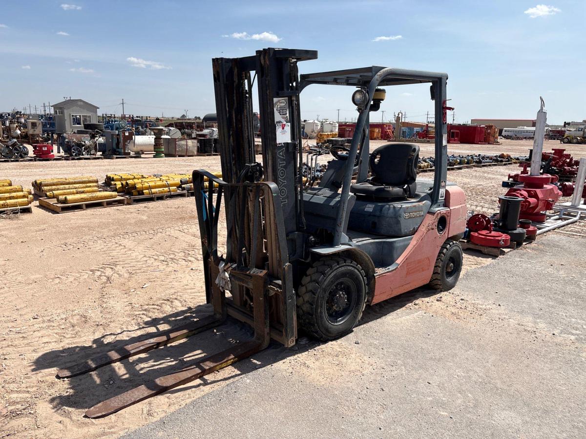 Used Toyota 8FGU25 5,000lb forklift