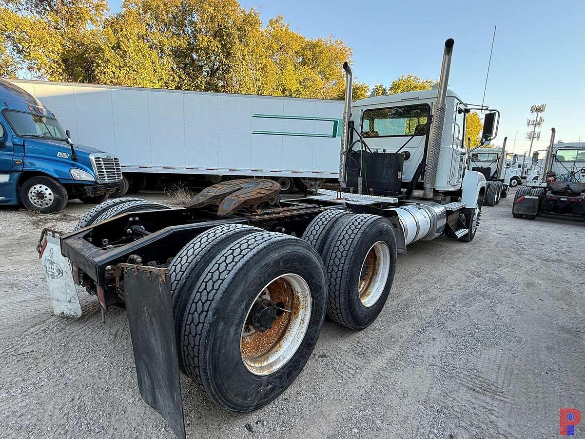 Used 2014 MACK CHU613 PINNACLE T/A DAY CAB TRUCK TRACTOR