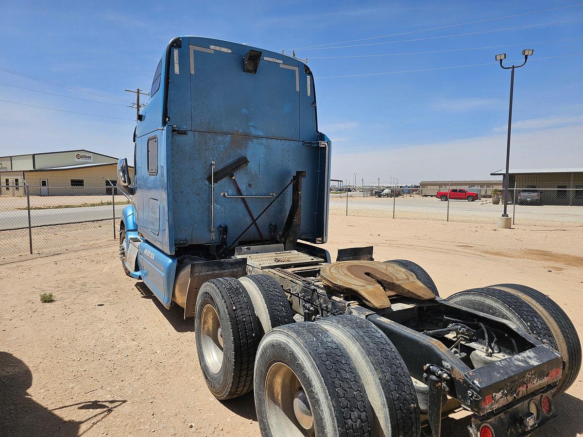 Used 2011 PETERBILT 387 T/A SLEEPER HAUL TRUCK (INOPERABLE)