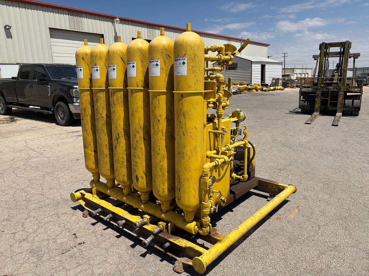 Used 4-station closing unit, skidded