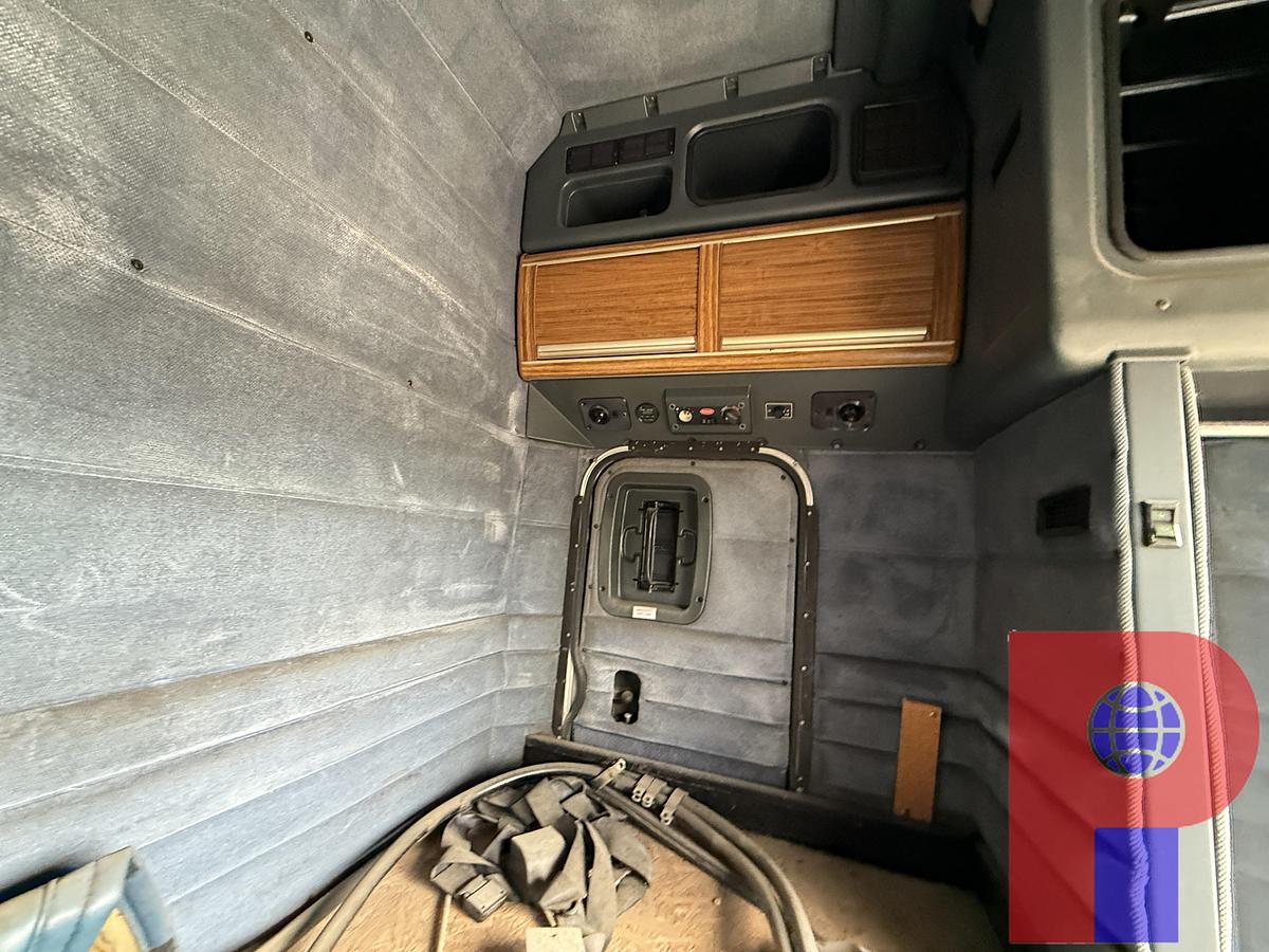 Used 63” PETERBILT SLEEPER W/ AIR RIDE COMPONENTS