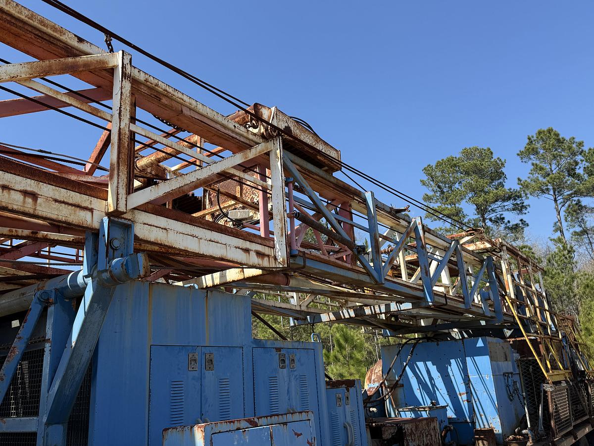 Used 2007 MOOR RIG XJ60 DD 104'-200K 5-AXLE WELL SERVICE WORKOVER RIG