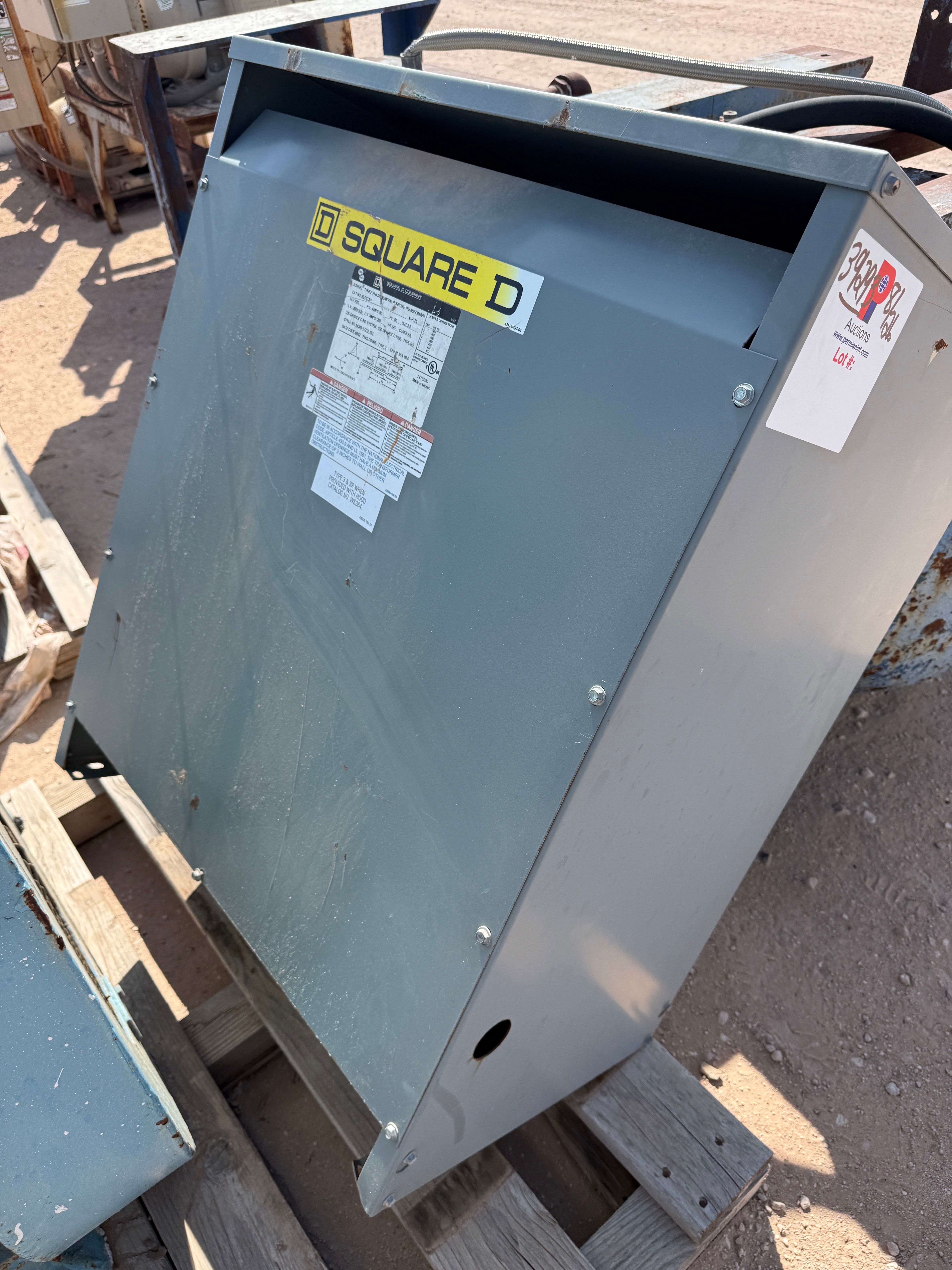 Used SQUARE D CAT NO: ER75T3H 480-VOLT / 208Y/120-VOLT THREE PHASE GENERAL PURPOSE TRANSFORMER