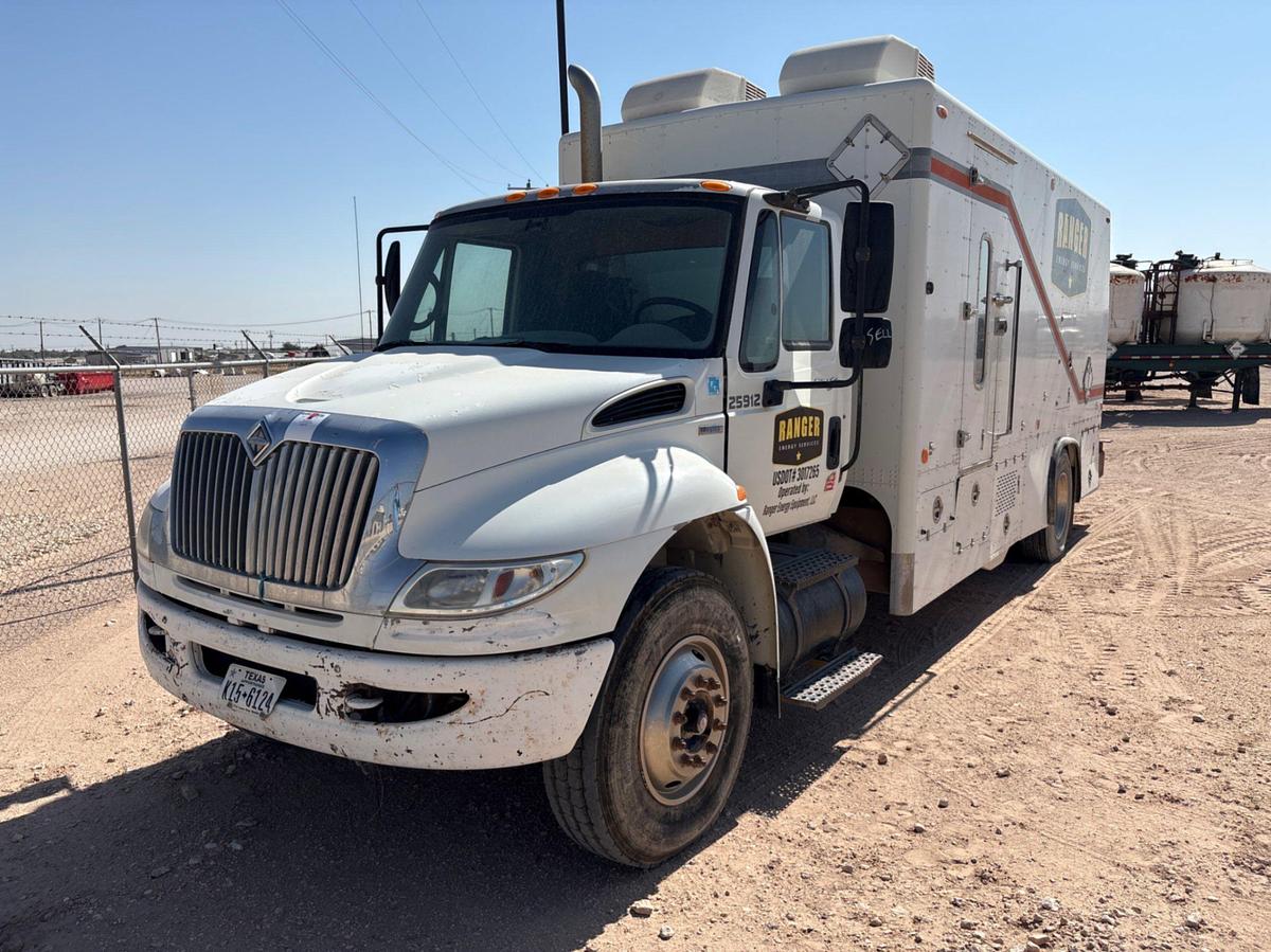 Used 2009 INTERNATIONAL DURASTAR 4400 S/A DAYCAB WIRELINE TRUCK