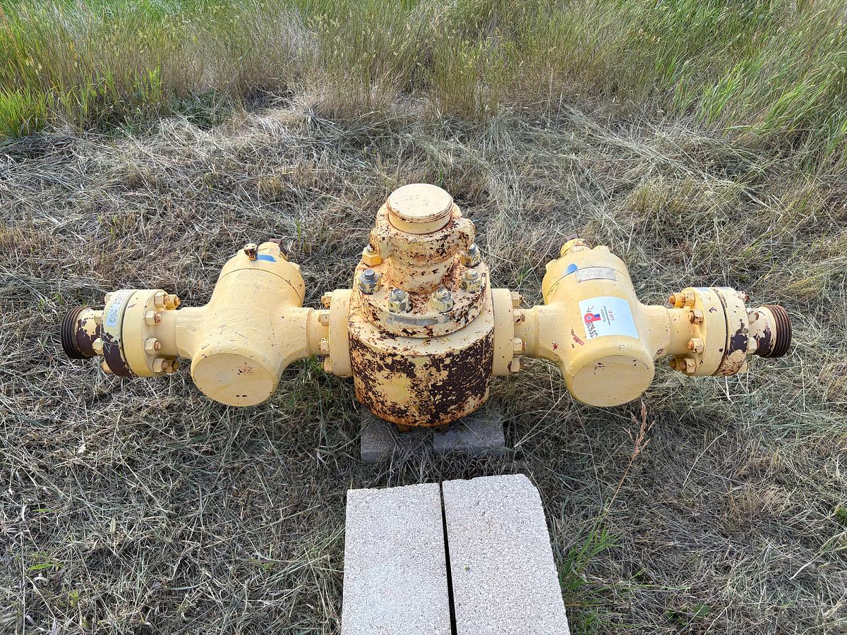 Used (11) 1-13/16” 10k gate valves, (2) 3-1/8” gate valves, & (1) 4-1/16” 10k valve w/ (4) fluid crosses