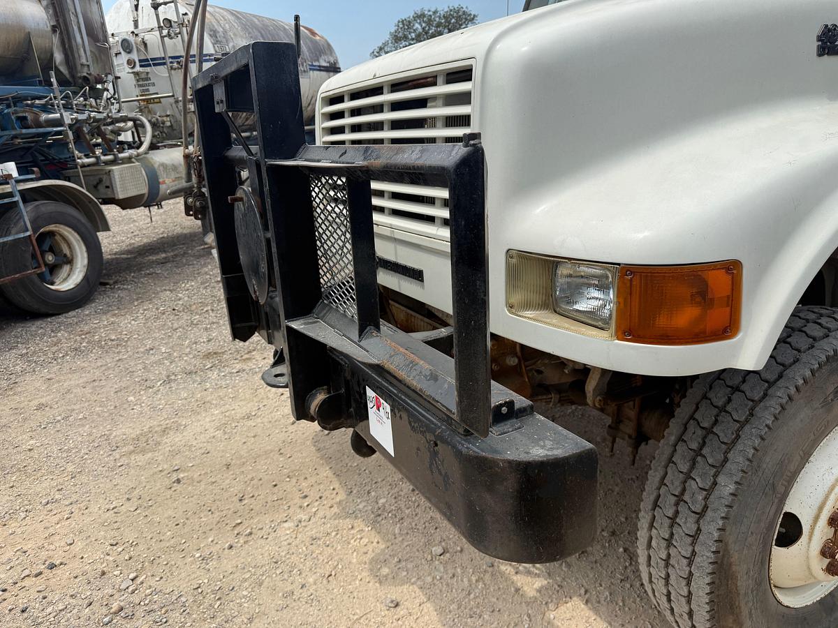 Used 2000 INTERNATIONAL 4800 4X4 S/A SPILT DRUM WIRELINE TRUCK