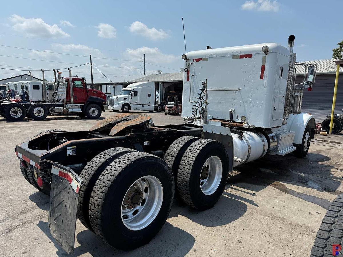 Used 2013 PETERBILT 367 T/A SLEEPR TRUCK