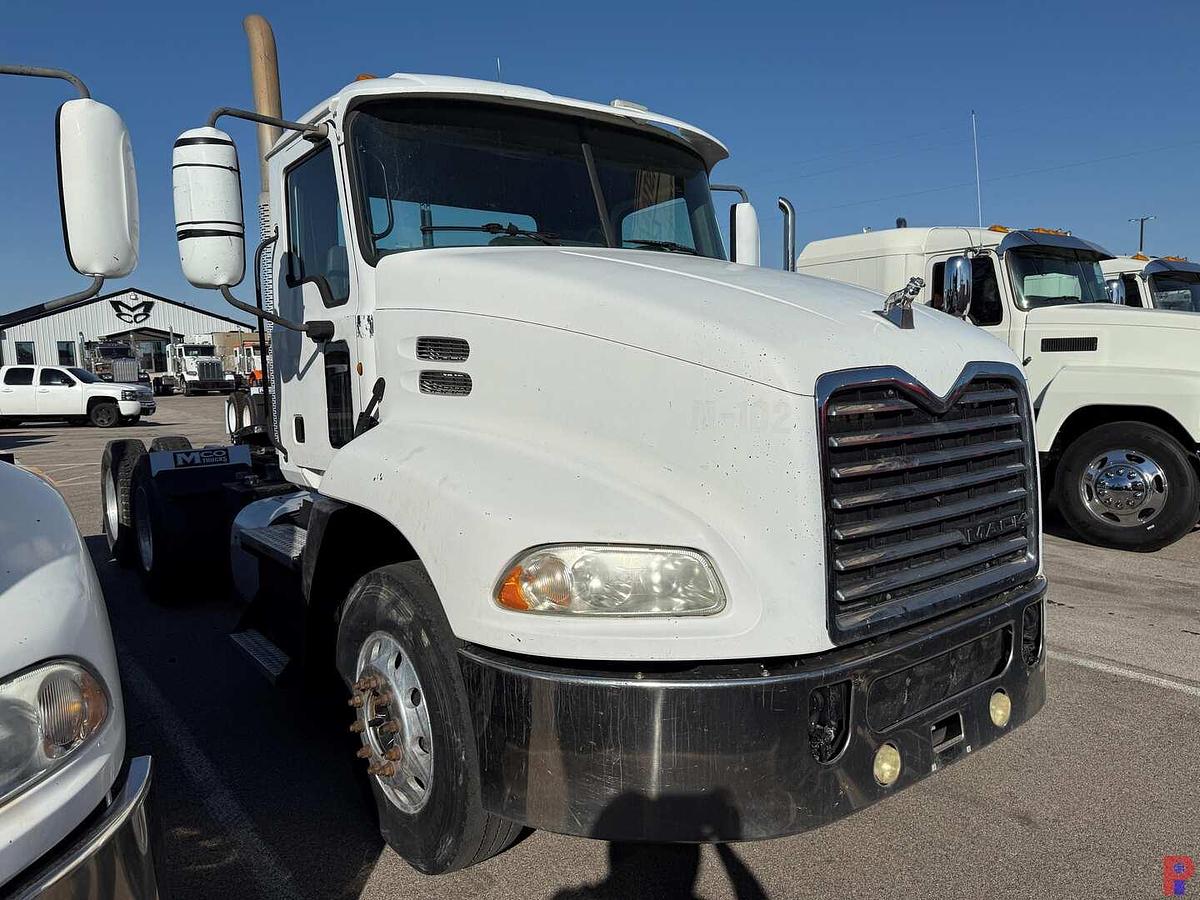 Used 2013 MACK CXU613 T/A DAY CAB TRUCK TRACTOR