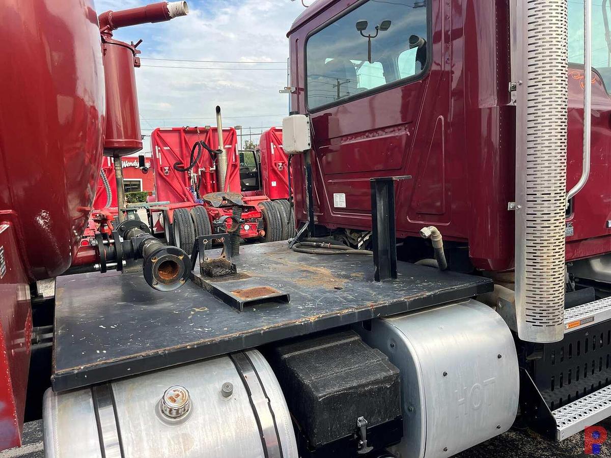 Used 2013 MACK GRANITE T/A 80 BBL VACUUM TRUCK