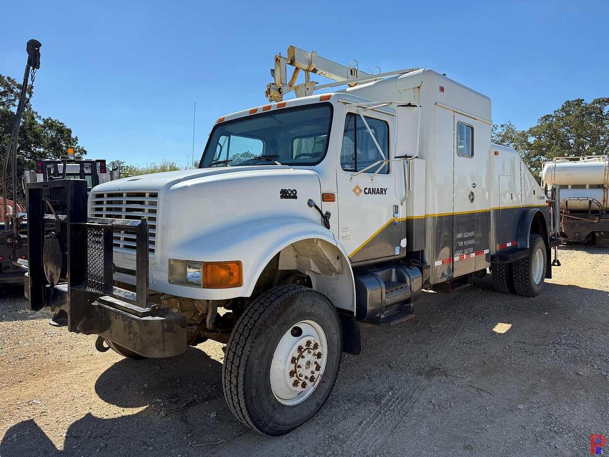 Used 2000 INTERNATIONAL 4800 S/A 4X4 SLICKLINE TRUCK