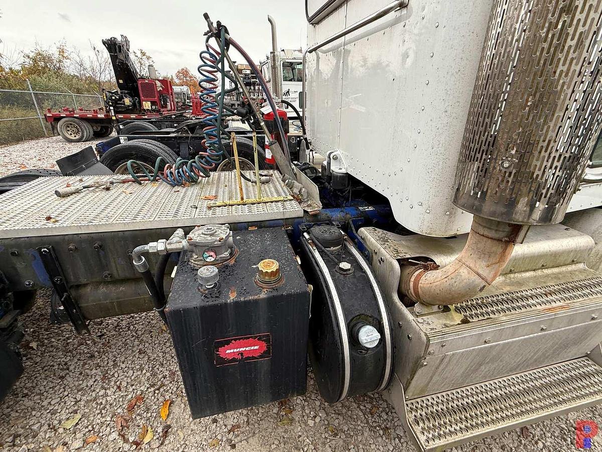 Used 2012 PETERBILT 386 T/A DAY CAB TRUCK TRACTOR