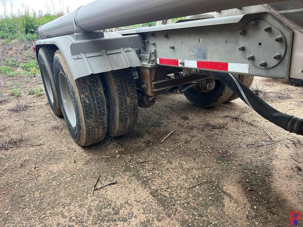 Used 2006 HEIL 1,000 CU. FT. PNEUMATIC BULK TRAILER W/ BLOWER