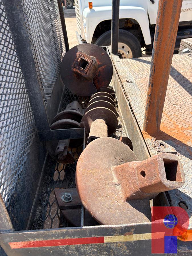 Used TEXOMA MODEL 254-10 AUGER MTD ON 1977 INTERNATIONAL LOAD STAR 1700 DAYCAB FLATBED TRUCK