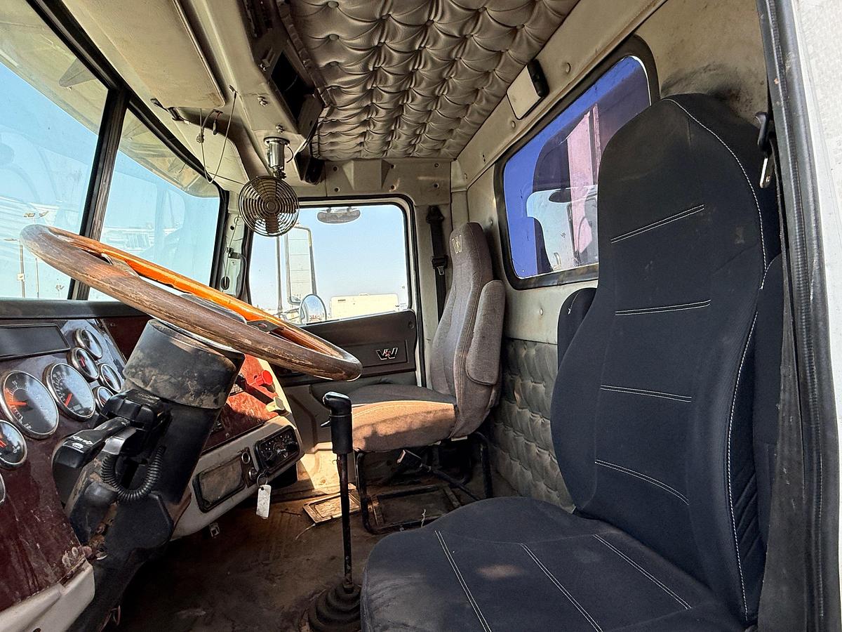 Used 2013 WESTERN STAR 4900 EX (GLIDER KIT) T/A DAYCAB TRUCK TRACTOR