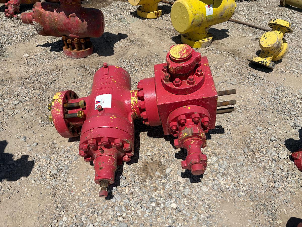 Used (5x$) (5) 7-1/16” 5k gate valves w/ (5) 7” x 4” 6-way fluid crosses