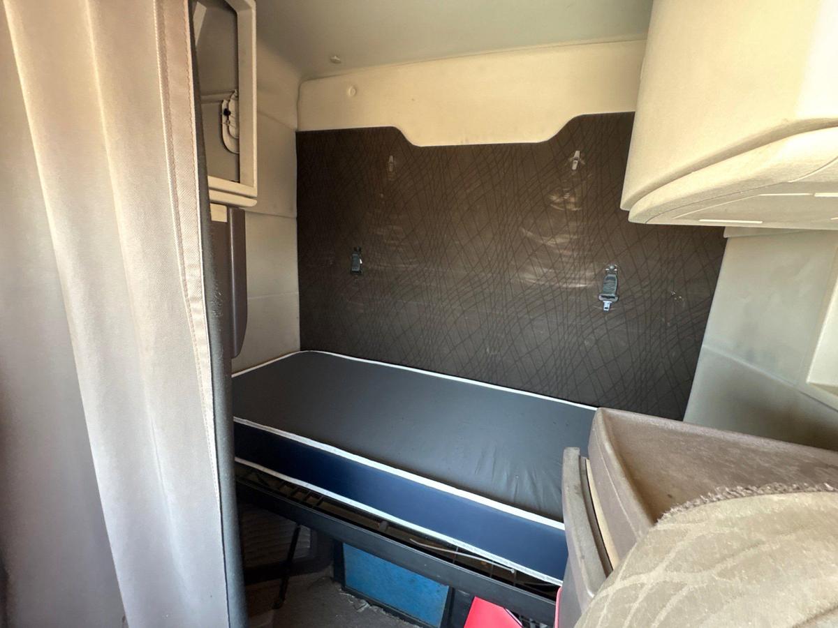 Used 2017 VOLVO VNL T/A SLEEPER HAUL TRUCK, INOP.