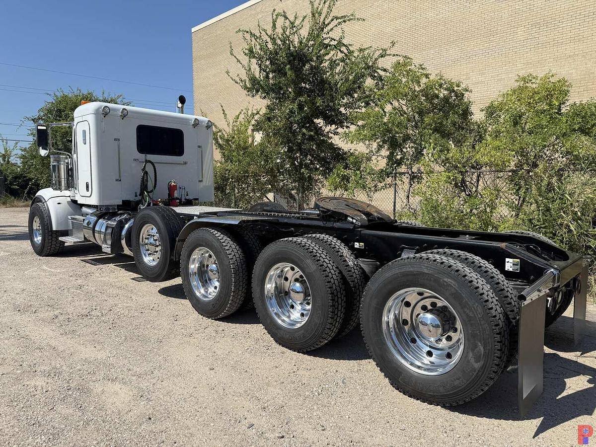 Used 2016 PETERBILT 367 4-AXLE HEAVY HAUL SLEEPER TRUCK TRACTOR