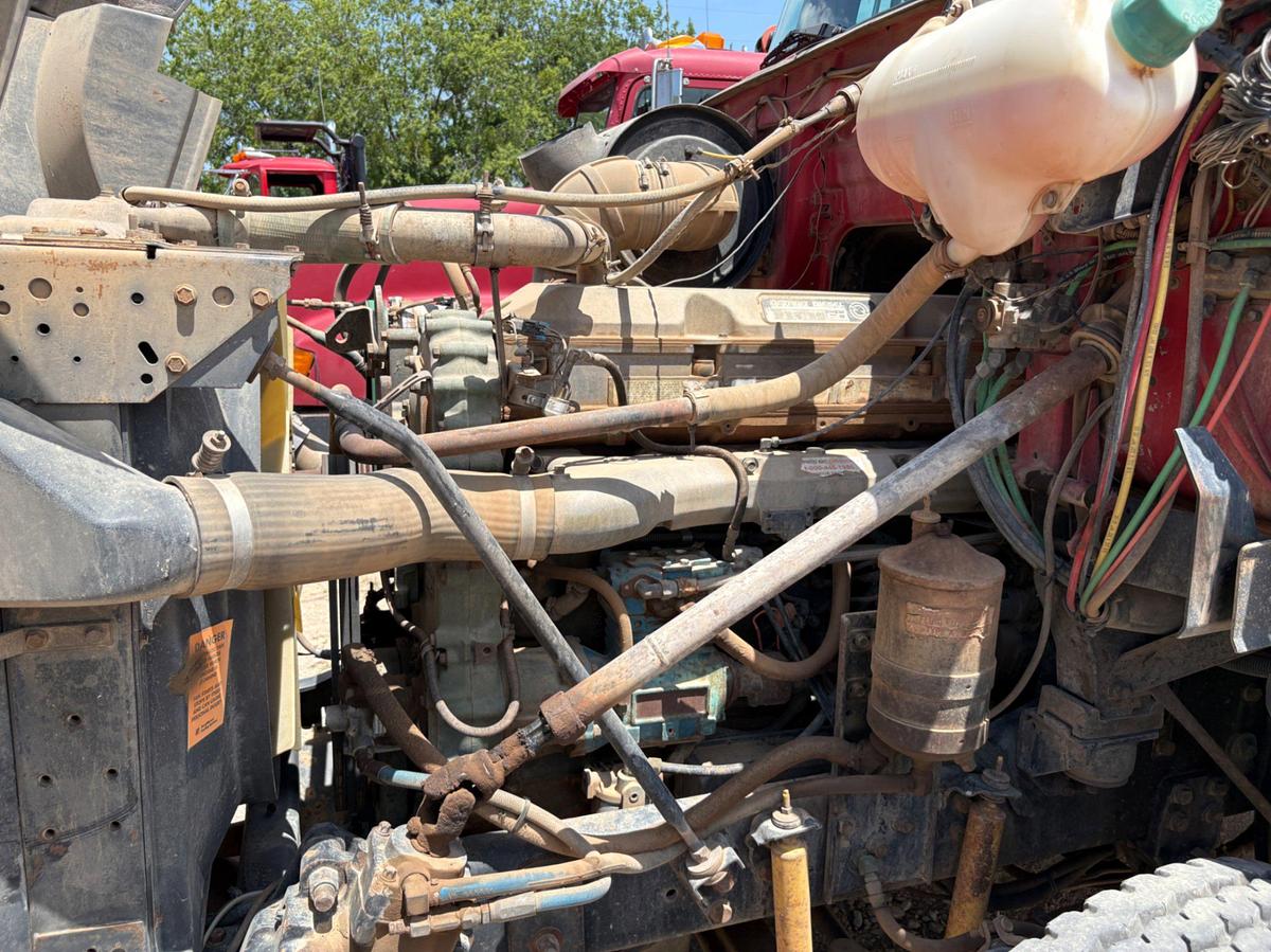 Used 1994 WHITE GMC WCA T/A DAYCAB WINCH TRUCK