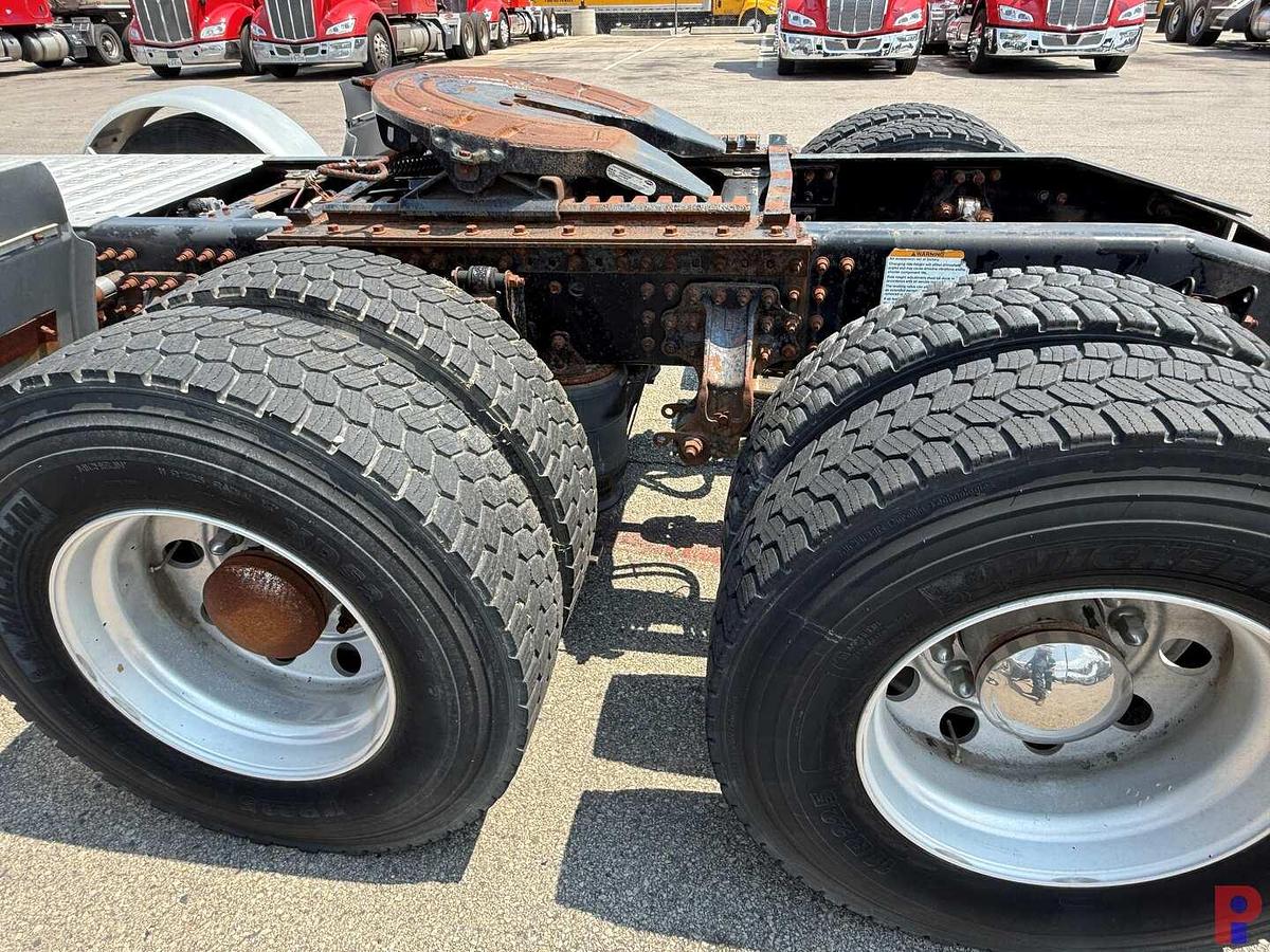 Used 2015 MACK PINNACLE CHU613 TRI AXLE SLEEPER TRUCK