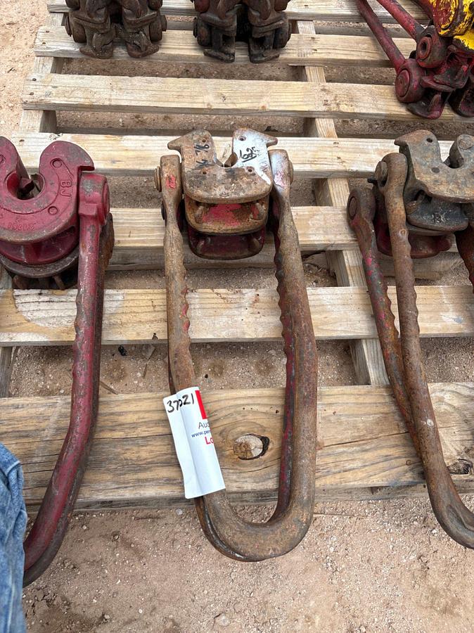 Used (2) OBANNON 7/8” rod elevators