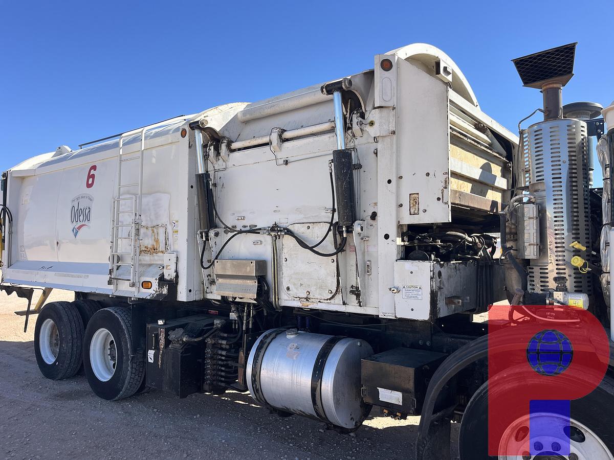 Used 2014 AUTOCAR XPEDITOR T/A 29YD CAB OVER TRASH TRUCK