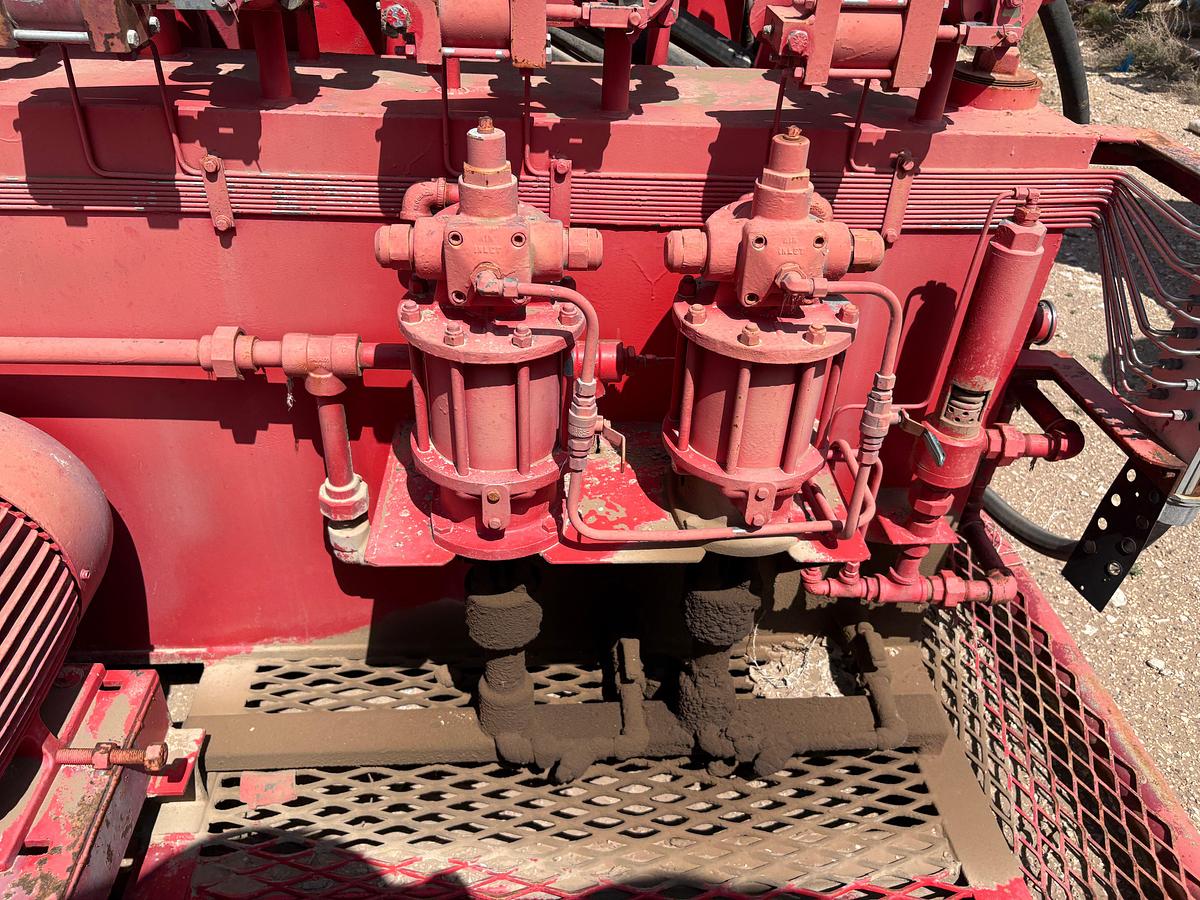 Used 6-station closing unit, skidded