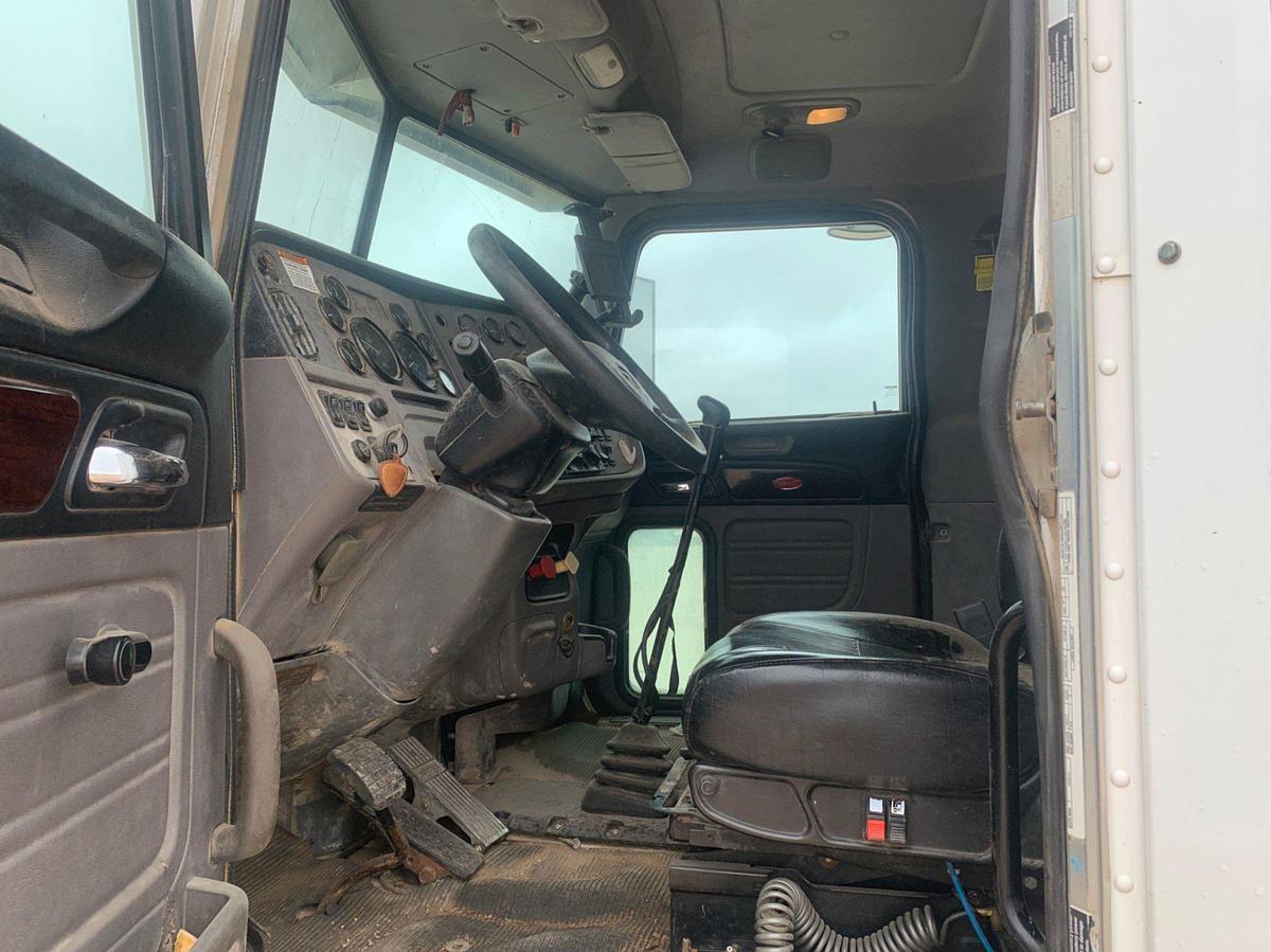 Used 2013 PETERBILT 367 Sleeper Truck