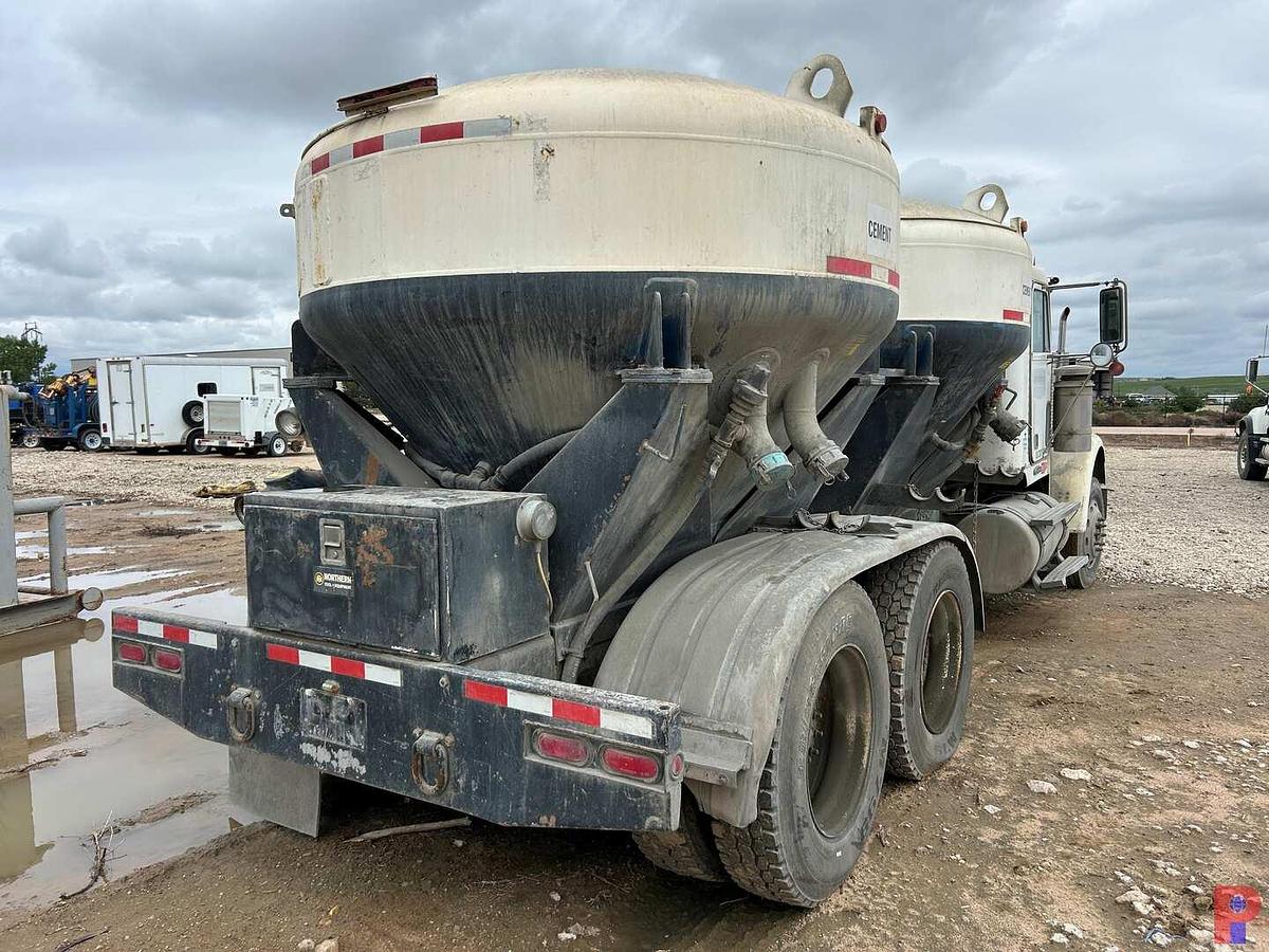 Used 2007 FREIGHTLINER FLD120 SD DBL. POD CEMENT BULK TRUCK