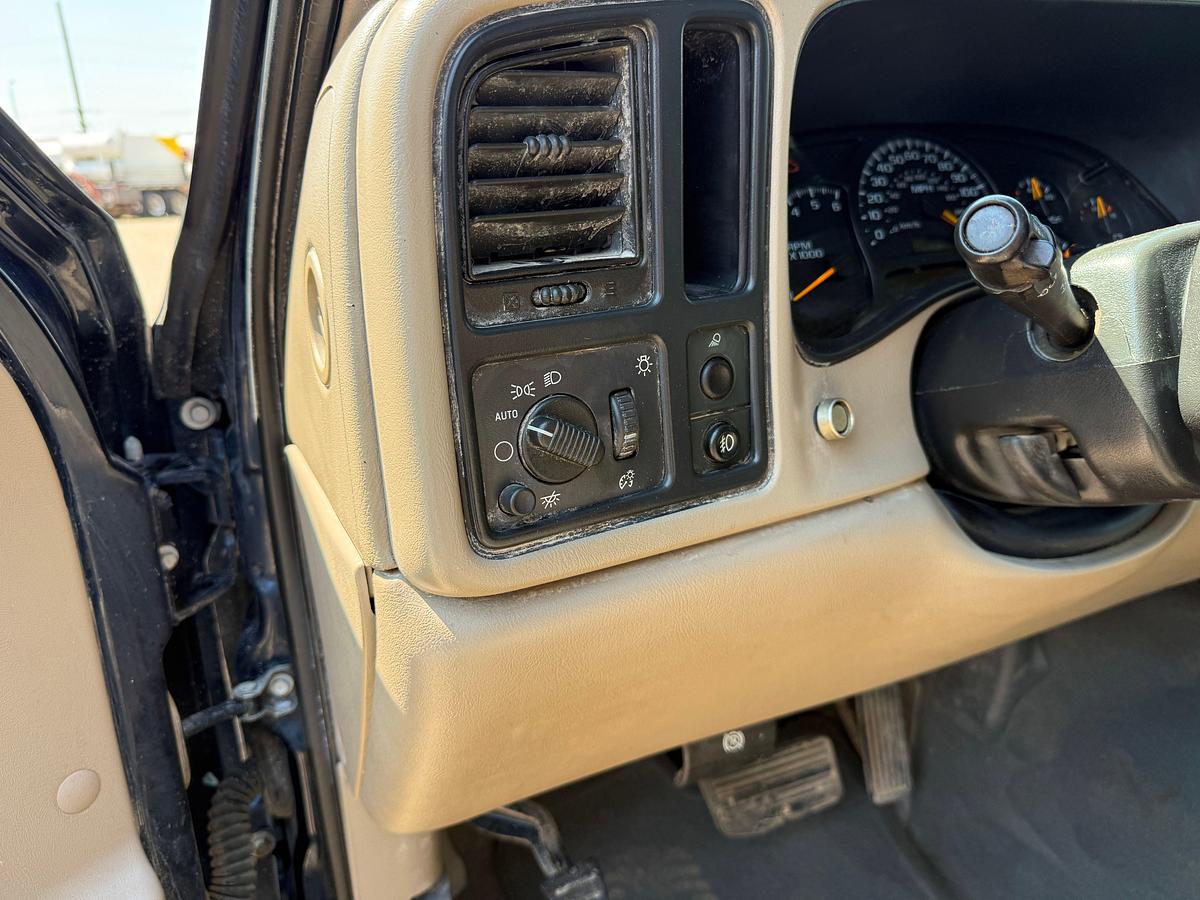 Used 2004 CHEVROLET AVALANCHE 2WD CREW CAB PICKUP TRUCK