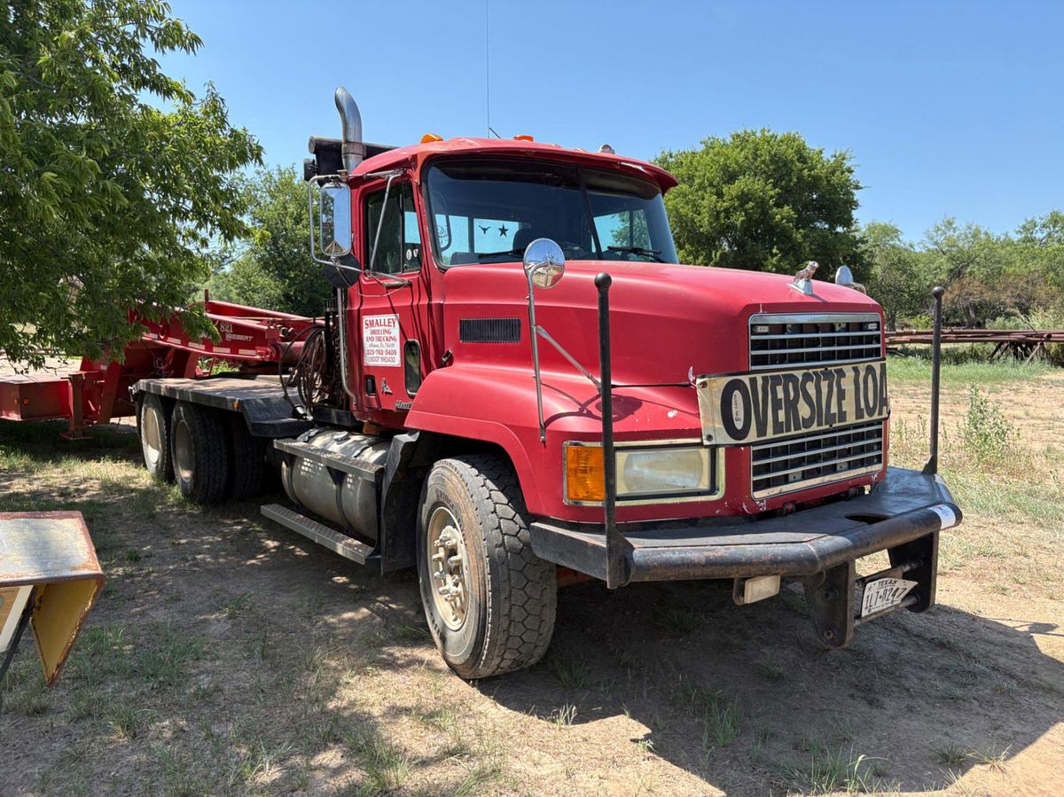 Used 2000 MACK CH613 T/A DAYCAB WINCH TRUCK
